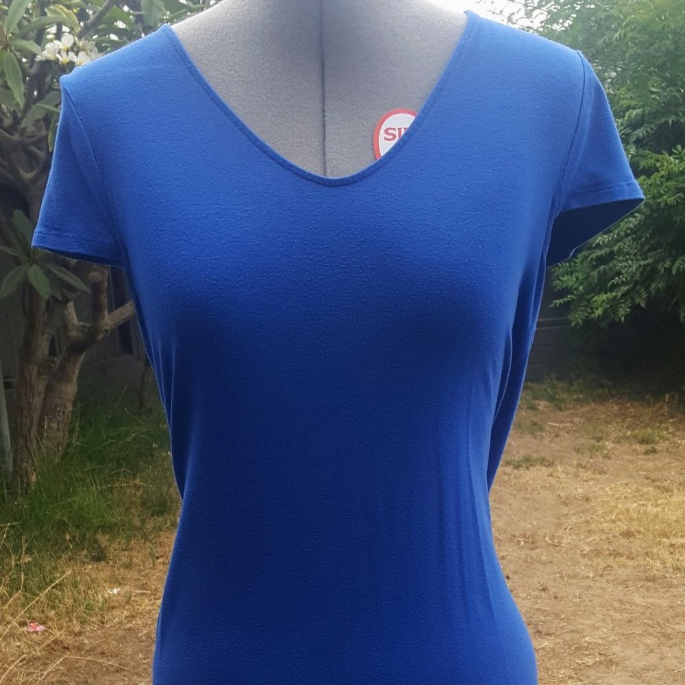 NWOT Chico's V neck, cap sleeve mid length dress